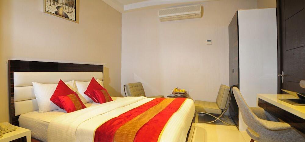 Hotel Gulnar New Delhi Buitenkant foto