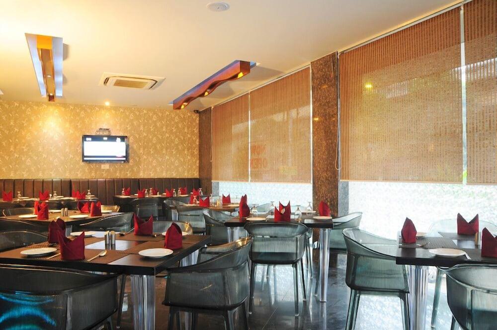 Hotel Gulnar New Delhi Buitenkant foto