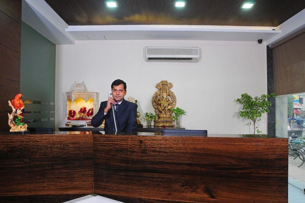 Hotel Gulnar New Delhi Buitenkant foto