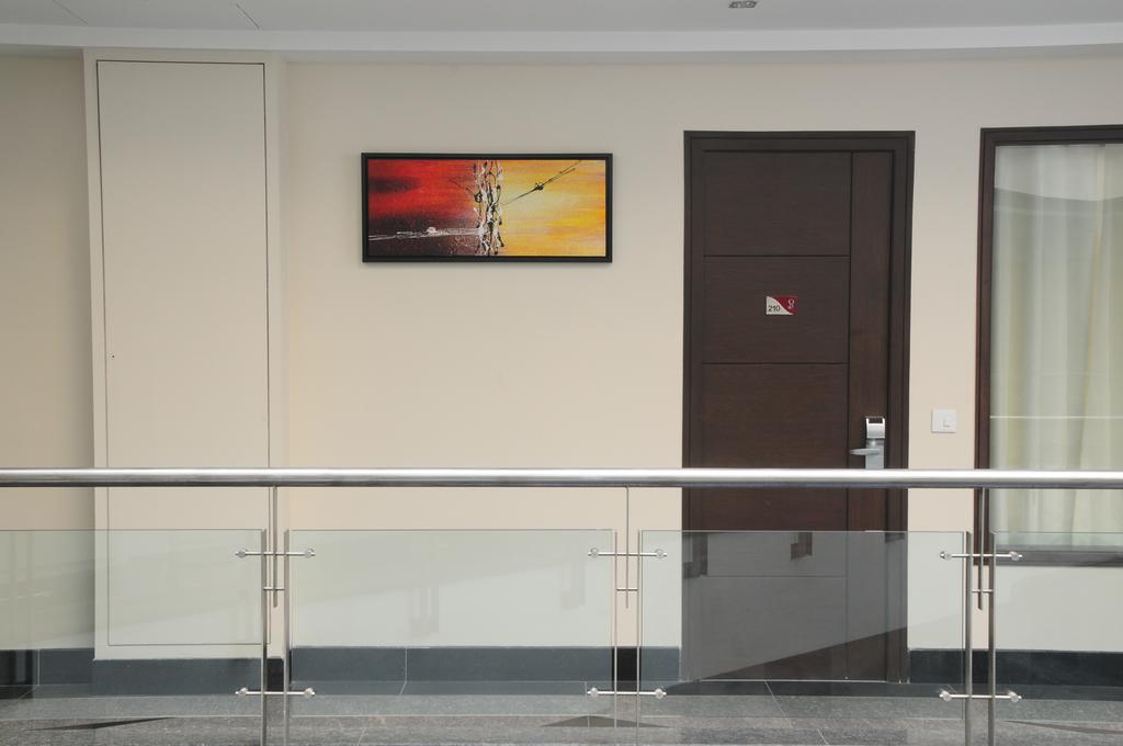 Hotel Gulnar New Delhi Buitenkant foto