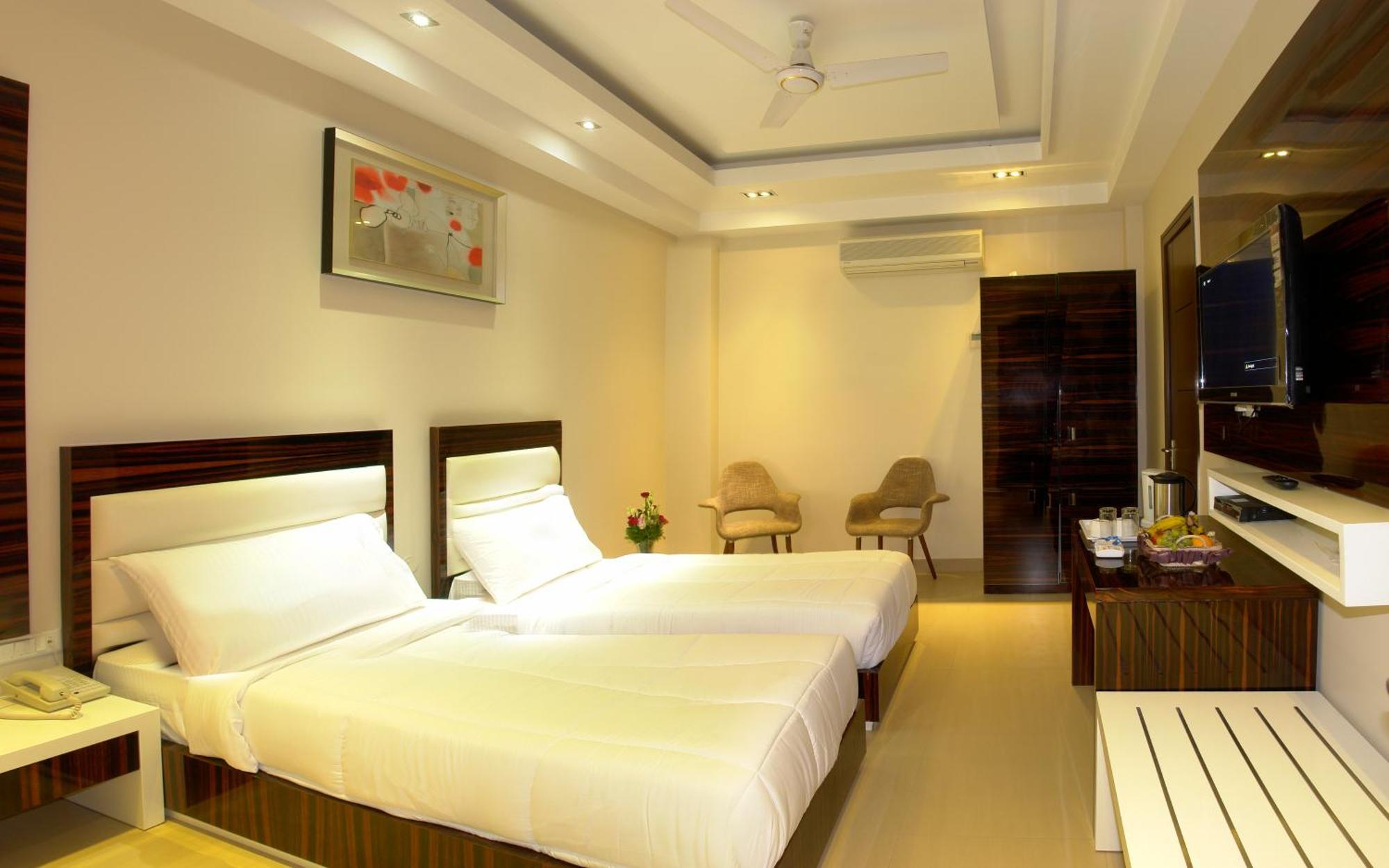 Hotel Gulnar New Delhi Buitenkant foto