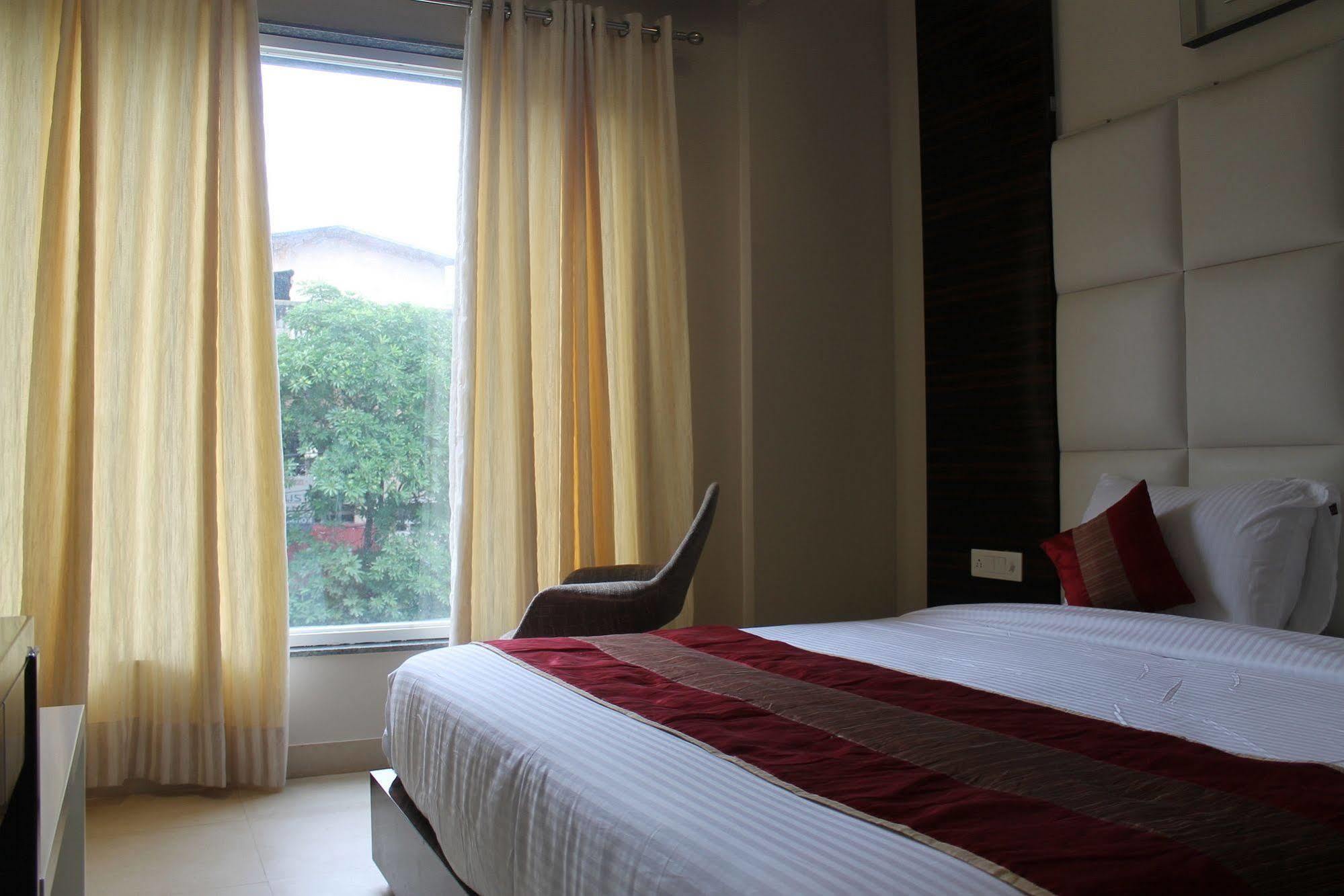 Hotel Gulnar New Delhi Kamer foto