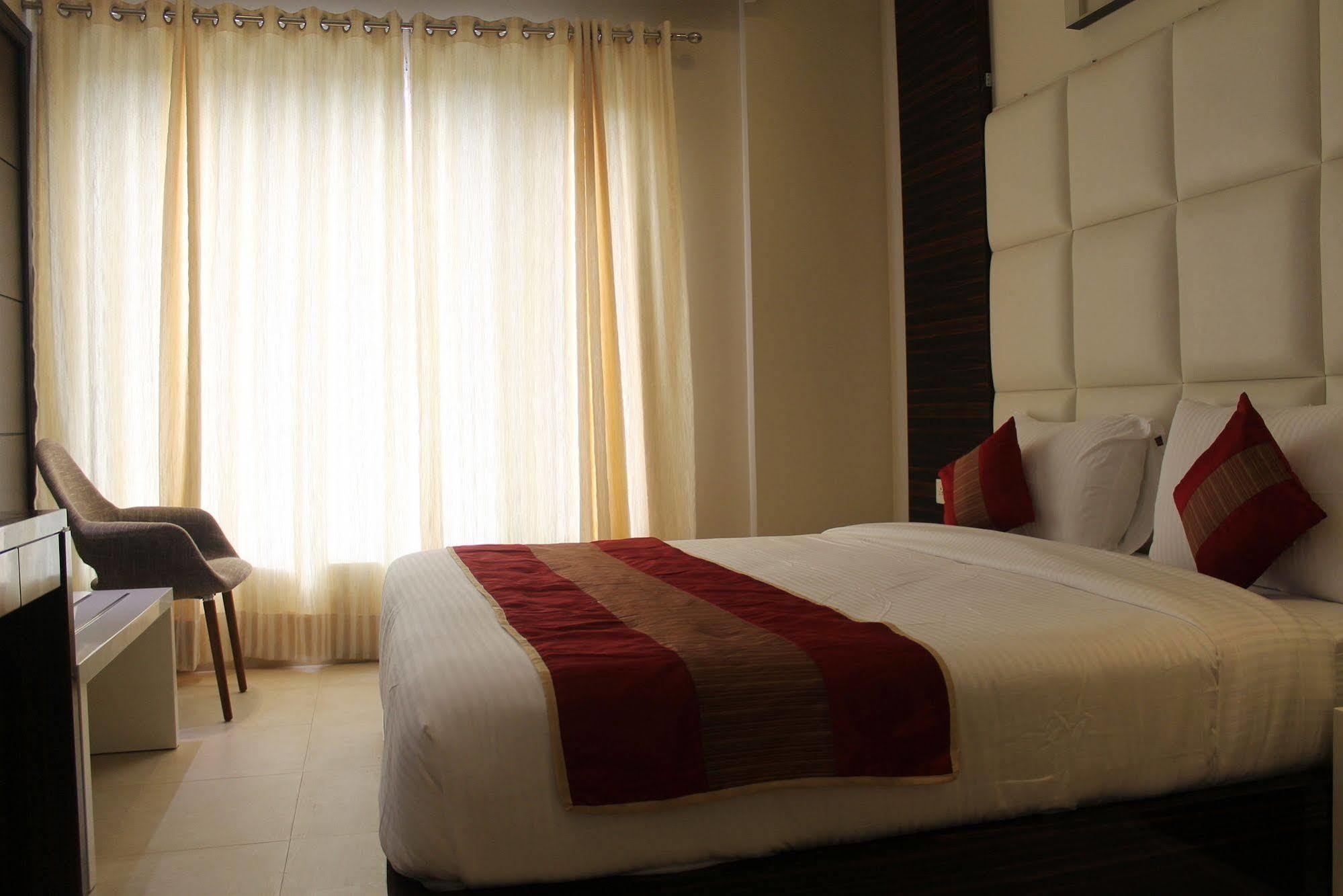 Hotel Gulnar New Delhi Kamer foto